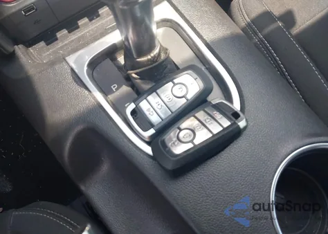 2020 Ford Mustang Ecoboost Fastback z USA, uszkodzony, nr VIN 1FA6P8TH8L5175177